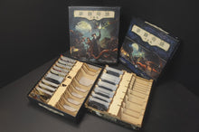 Load image into Gallery viewer, 烏鴉盒子 詭鎮奇談(卡牌版) 木製桌遊收納盒 Arkham Horror: The Card Game Wooden Insert
